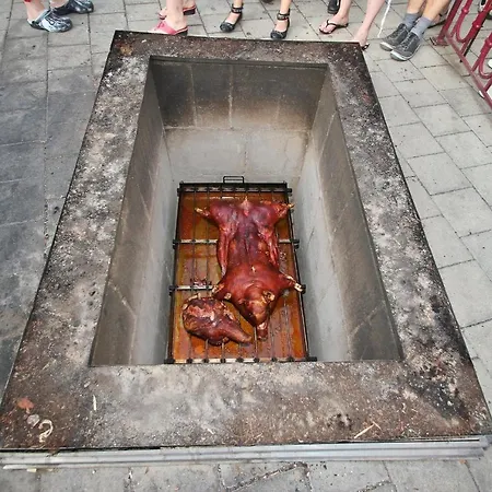 Cisar Ferdinand 3* لوكيت