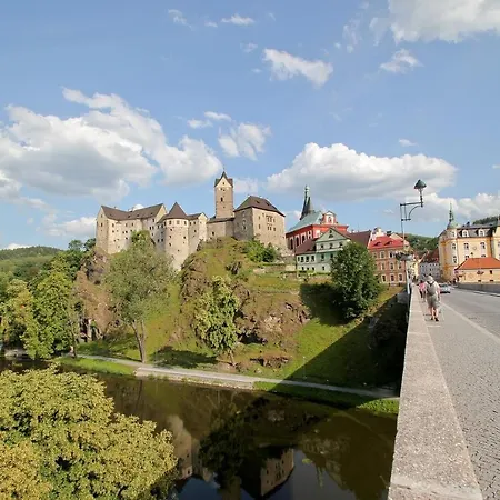 Cisar Ferdinand لوكيت