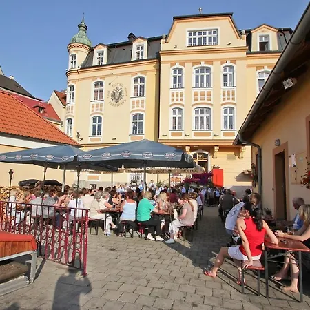 Cisar Ferdinand لوكيت