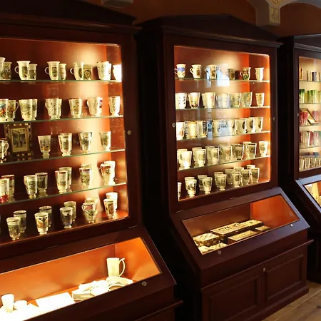 Cisar Ferdinand 3* لوكيت