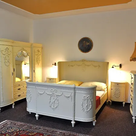 Cisar Ferdinand Hotel Loket