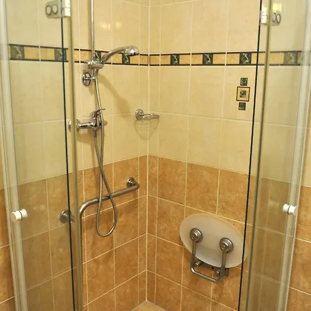 Szálloda Cisar Ferdinand 3*